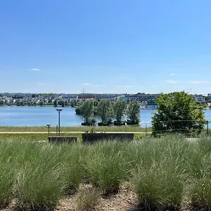 Apartment Haus Mit Panoramablick Auf Den Phoenixsee, Dortmund